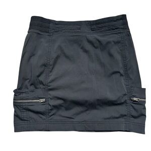 Athleta nylon shell black skort with zippered side pockets size 4/fits 2